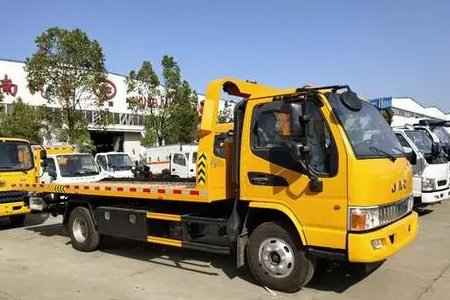 新疆高速公路拖车电话查询|补胎